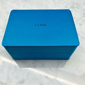 La Mer blue satin box
